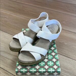 CHARLESTON SHOE CO. White Canvas Espadrille Wedge Sandals